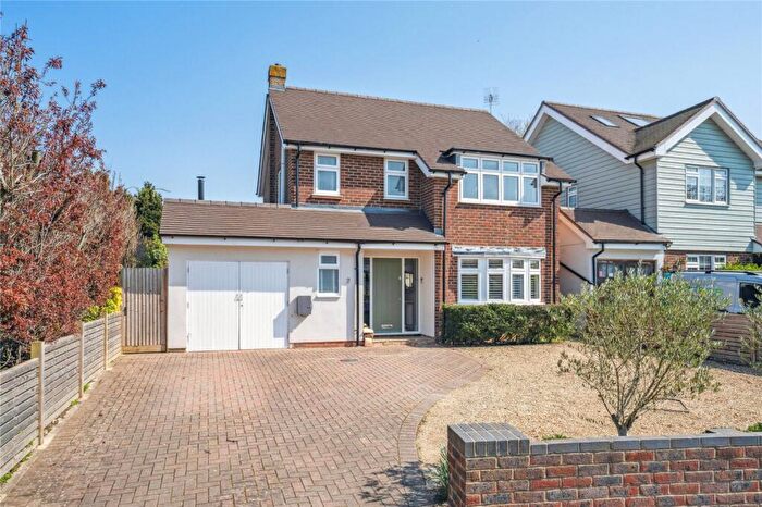 3 Bedroom Detached House For Sale In Beverley Gardens, Wargrave, Reading, Berkshire, RG10