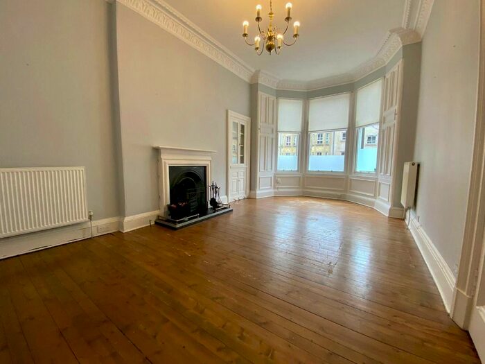 2 Bedroom Flat To Rent In Mcdonald Road, Leith Walk, Edinburgh, EH7