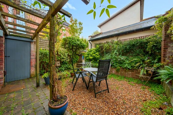 3 Bedroom End Of Terrace House To Rent In St. Thomas Street, Winchester, SO23