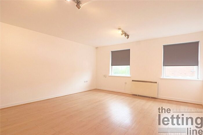 2 Bedroom Flat To Rent In Baker Street, Enfield, Middlesex, EN1