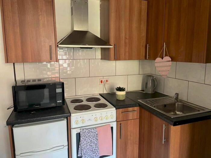 Studio To Rent In Cross Flatts Crescent, Beeston, Leeds, LS11