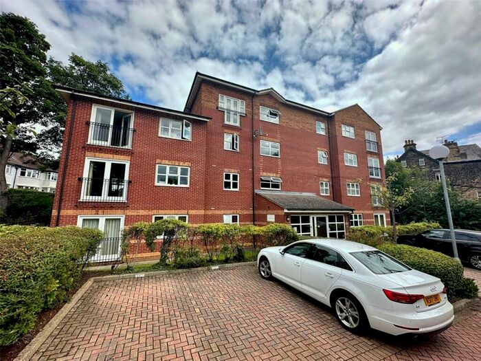 2 Bedroom Flat To Rent In Falkland Rise, Leeds, West Yorkshire, Uk, LS17