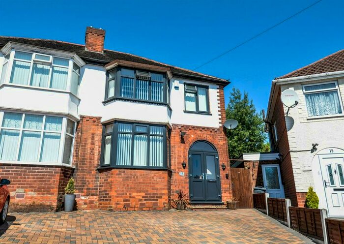 3 Bedroom Semi-Detached House To Rent In Grigg Grove, Northfield, Birmingham, West Midlands, B31