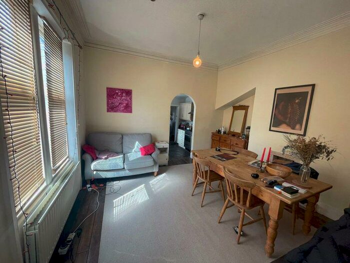 2 Bedroom Flat To Rent In Heaton Hall Road, Newcastle Upon Tyne, NE6