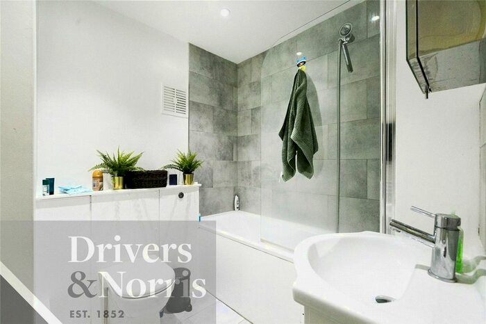 Studio To Rent In Warren Court, Euston, London, NW1