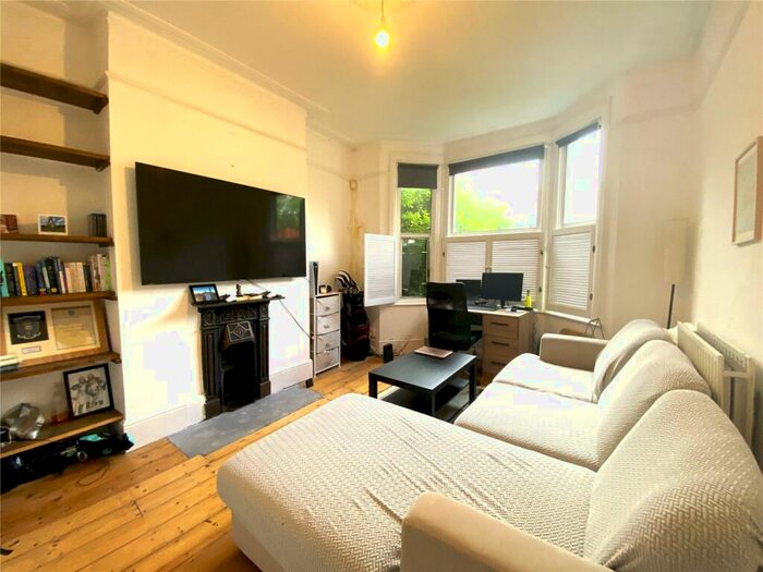 2 Bedroom Apartment To Rent In Turney Road, London, SE21
