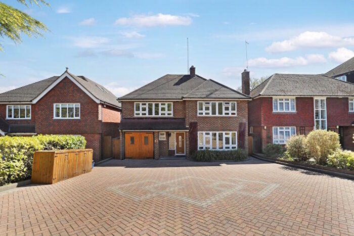 4 Bedroom Detached House For Sale In High Road, Loughton, Essex, IG10