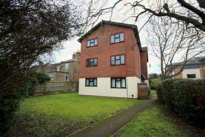1 Bedroom Apartment To Rent In Chertsey, KT16