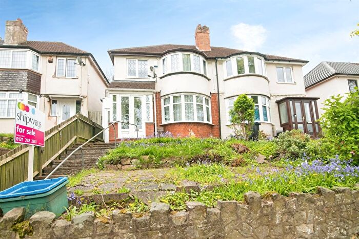 3 Bedroom Semi Detached House For Sale In Foden Road, Birmingham, B42