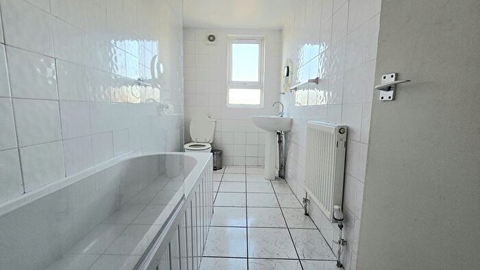 2 Bedroom Flat To Rent In Barking Road, London, E13