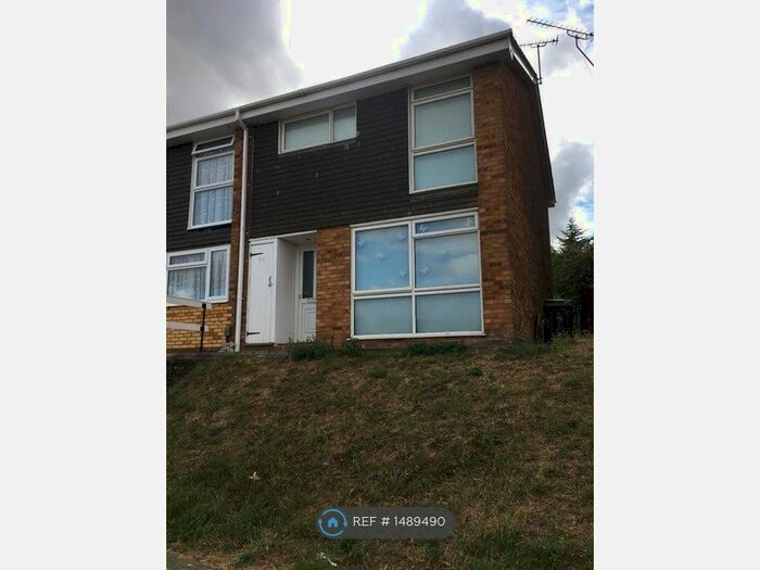 3 Bedroom Semi-Detached House To Rent In Buchanan Drive, Luton, LU2