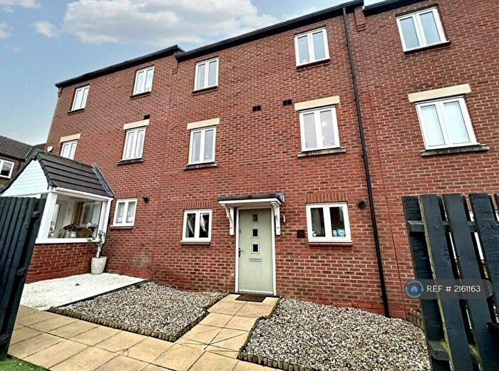 3 Bedroom Terraced House To Rent In Ferney Hills Close, Birmingham, B43