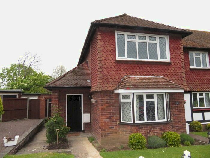 2 Bedroom Maisonette To Rent In Warren Court, Chigwell, IG7