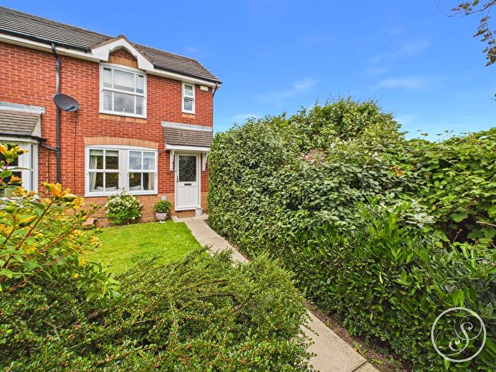 2 Bedroom End Terrace House For Sale In Elm Tree Close, Leeds, LS15