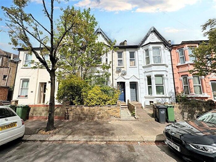 1 Bedroom Flat To Rent In Millais Road, Leytonstone, E11