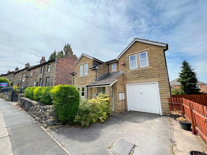 3 Bedroom Detached House To Rent In Woodside Road, Beaumont Park, Huddersfield, HD4