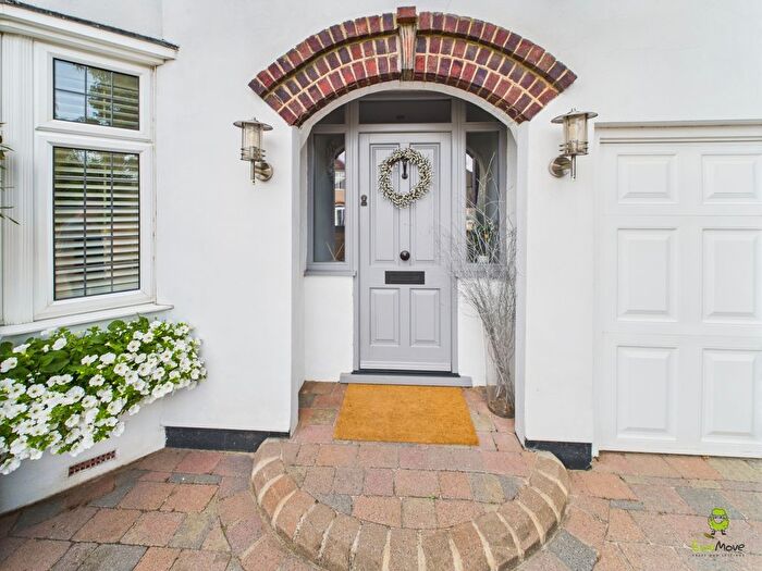 4 Bedroom Terraced House For Sale In Hill View Drive, Welling, Kent, DA16