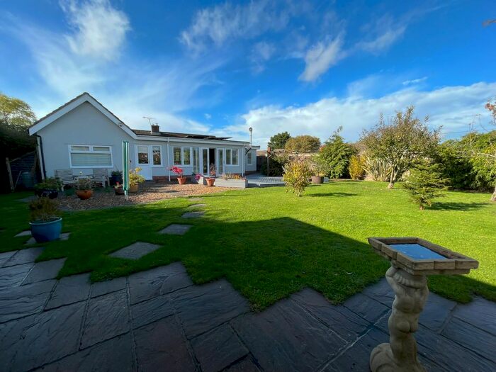4 Bedroom Detached Bungalow For Sale In Skinners Lane, Metfield, Harleston, IP20
