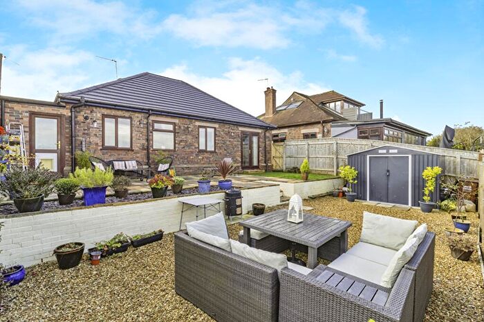 3 Bedroom Detached Bungalow For Sale In Barnfield, Crediton, EX17