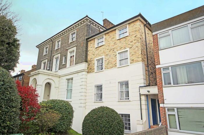 2 Bedroom Flat To Rent In Kings Avenue, London, SW4