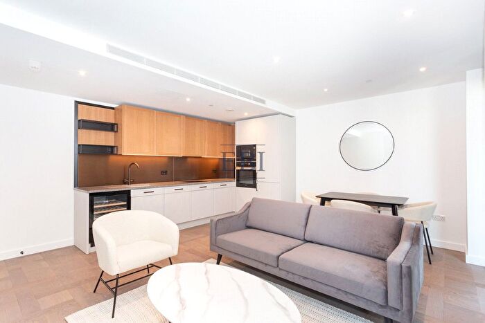 2 Bedroom Flat To Rent In Boxwood Gardens, London Docks, Wapping, E1W