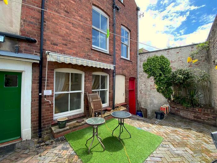 1 Bedroom Flat To Rent In High Street, Stourbridge, DY8