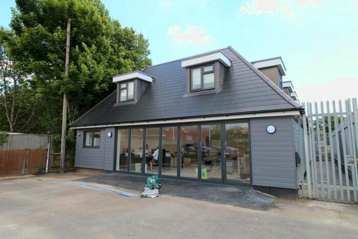 2 Bedroom Flat To Rent In Wimborne Road West, Wimborne, BH21