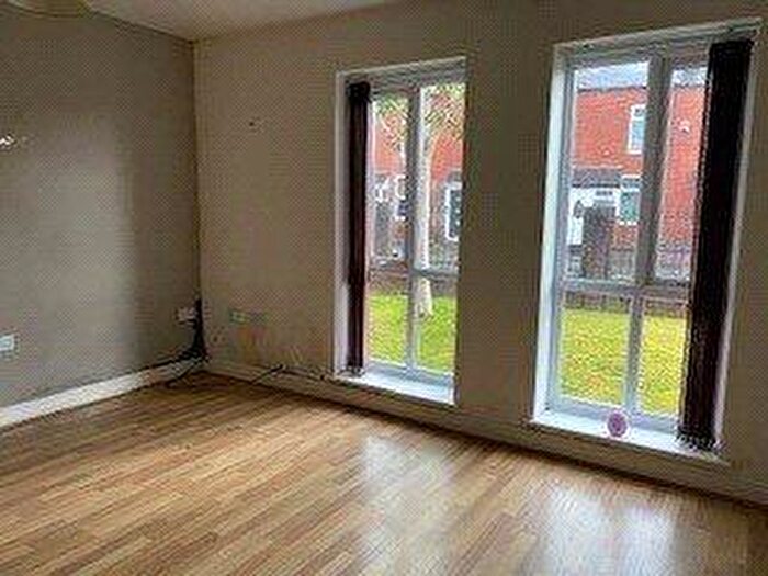 2 Bedroom Flat For Sale In Bolton Road, Westhoughton, Bolton, Greater Manchester, BL5