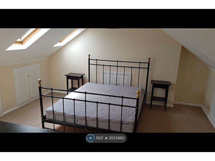 2 Bedroom Flat To Rent In Cavendish Road, London, SW12