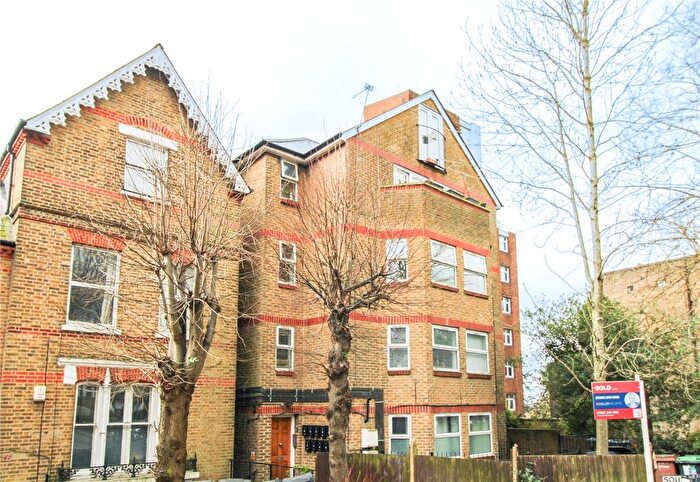 2 Bedroom Flat To Rent In Central Hill, London, SE19
