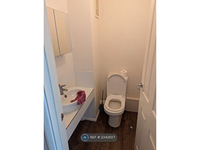 2 Bedroom Flat To Rent In Craven Avenue, London, W5