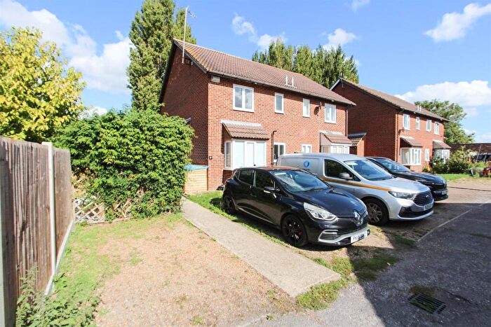 2 Bedroom Terraced House To Rent In Worcester Park, KT4