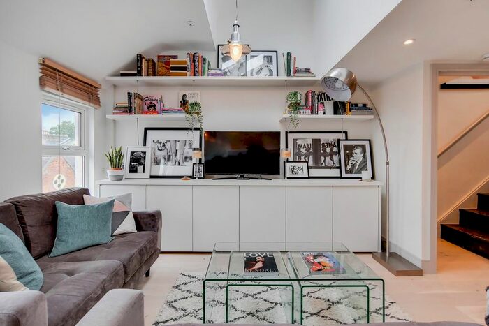 2 Bedroom Flat To Rent In St. Dionis Road, London, SW6