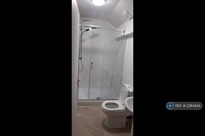 4 Bedroom Terraced House To Rent In Tichborne Road, Bradford, BD5