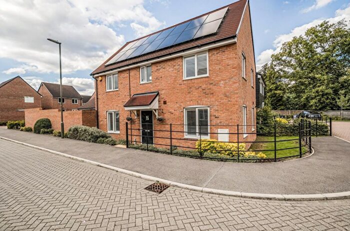 4 Bedroom Detached House For Sale In Gordon Place, West End, GU24