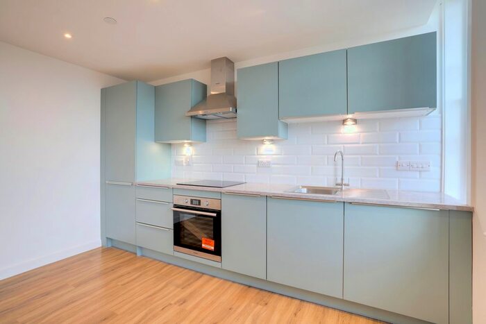 1 Bedroom Flat To Rent In Union Street, Newton Abbot, TQ12