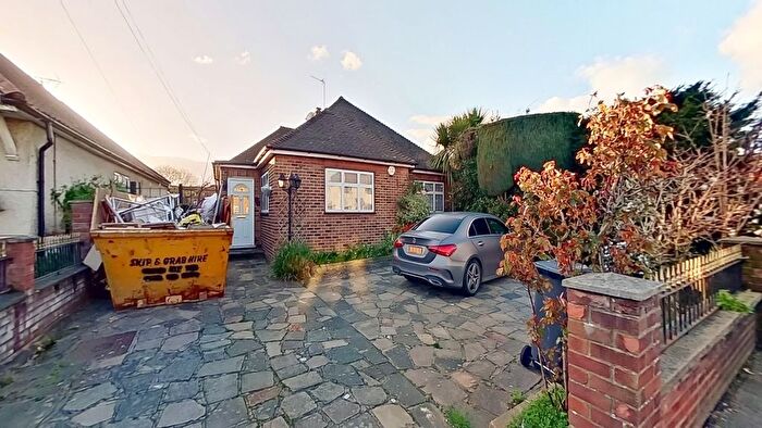4 Bedroom Bungalow For Sale In Churchgate Road, Cheshunt, EN8