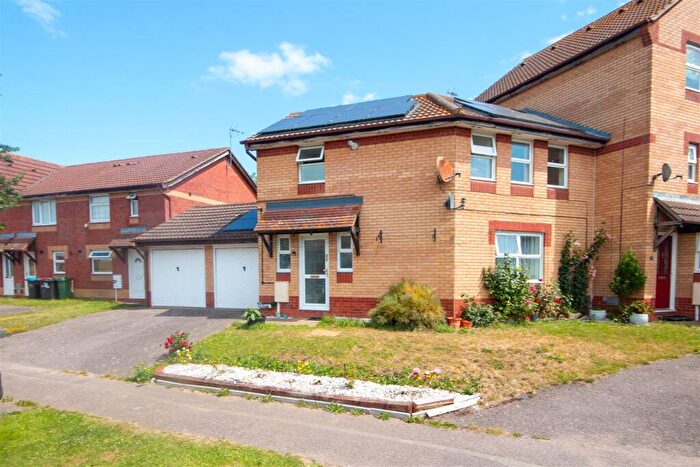 3 Bedroom End Of Terrace House To Rent In Rhodes Place, Oldbrook, Milton Keynes, MK6