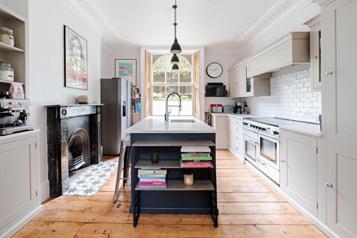 3 Bedroom House For Sale In St. Pauls Road, London, N1