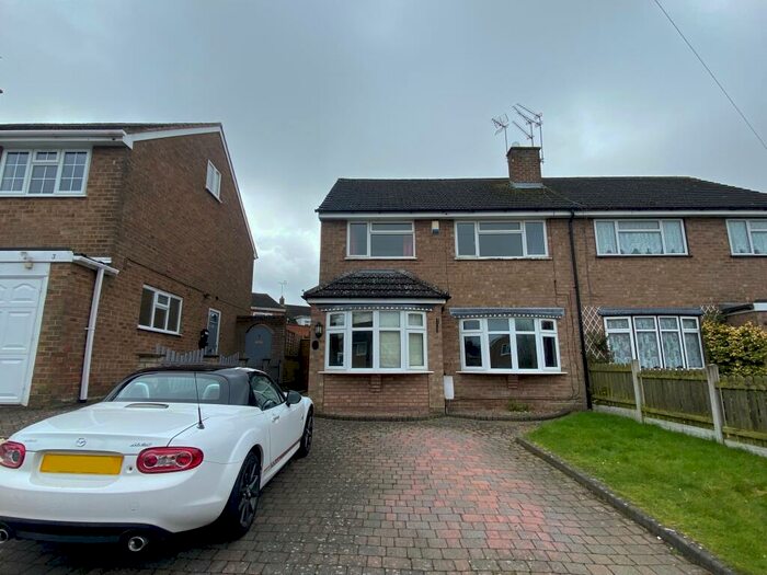 3 Bedroom Semi-Detached House To Rent In Overdale, Astwood Bank, Redditch, B96