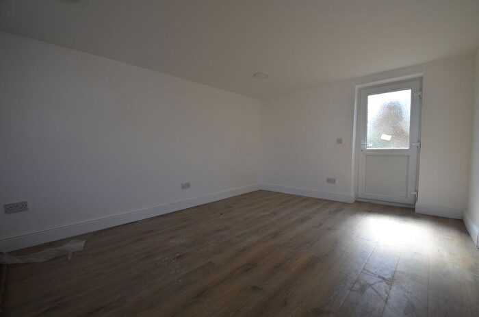 Studio To Rent In Northumberland Crescent, Feltham, TW14