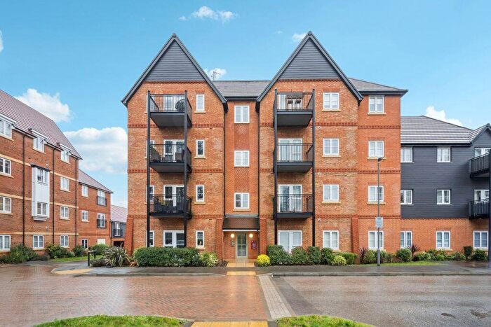 2 Bedroom Flat For Sale In Aspen Road, High Wycombe, HP10