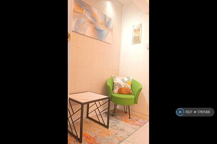 Studio To Rent In London, London, NW9