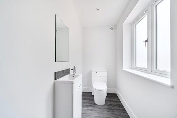 4 Bedroom Detached House For Sale In The Ridings, Addlestone, Surrey, KT15