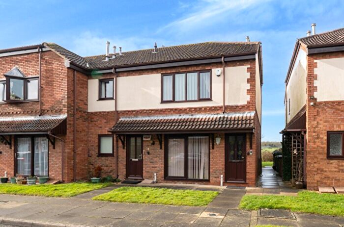2 Bedroom Flat For Sale In Briar Lane, DN33