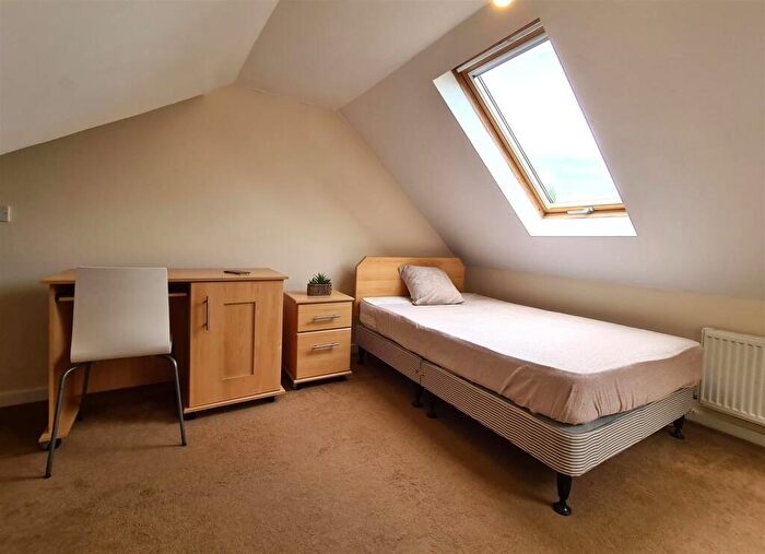 1 Bedroom House To Rent In Rooms Available At Elizabeth Way, Cambridge, CB4