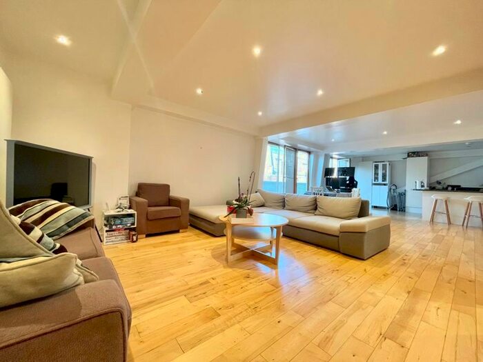 2 Bedroom Flat To Rent In Magdalen Street, London, SE1