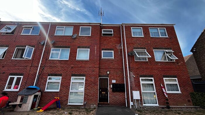1 Bedroom Flat To Rent In Rochfords Gardens, Slough, Berkshire, SL2