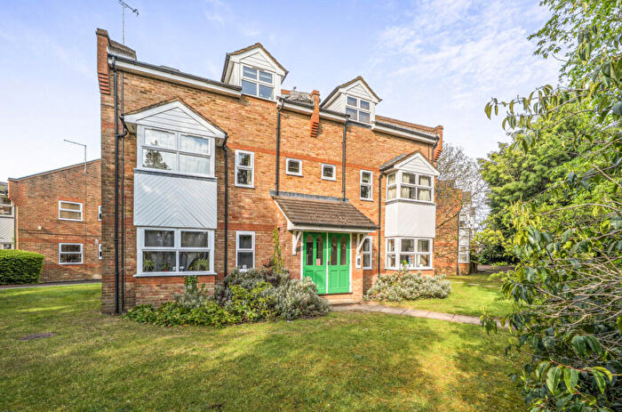 2 Bedroom Apartment For Sale In Church Road West, Farnborough, GU14