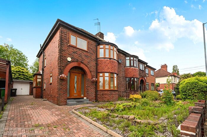 3 Bedroom Semi-Detached House For Sale In Rochdale Road, Middleton, Manchester, M24